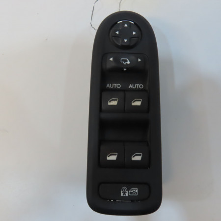 Commande lève-glace porte avant gauche occasion CITROEN C3 II Phase 2 03-2013->12-2016 1.2i VTI 82ch 6490AZ