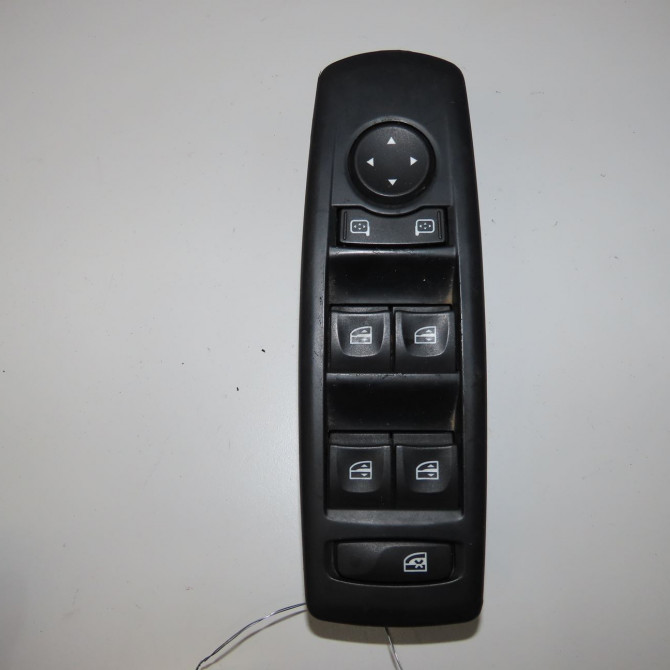 Commande lève-glace porte avant gauche occasion RENAULT MEGANE III Phase 1 11-2008->01-2012 1.5 DCI 110ch 809610007R 1