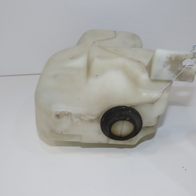 Reservoir lave-glace avant occasion VOLKSWAGEN GOLF IV GOLF IV Phase 1 1998-01-01->2005-06-30 1.9 SDI 1J0955453P 4