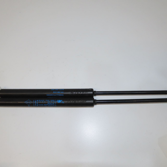 Verin droit hayon occasion RENAULT TWINGO II Phase 1 06-2007->11-2011 1.2i 60ch 1