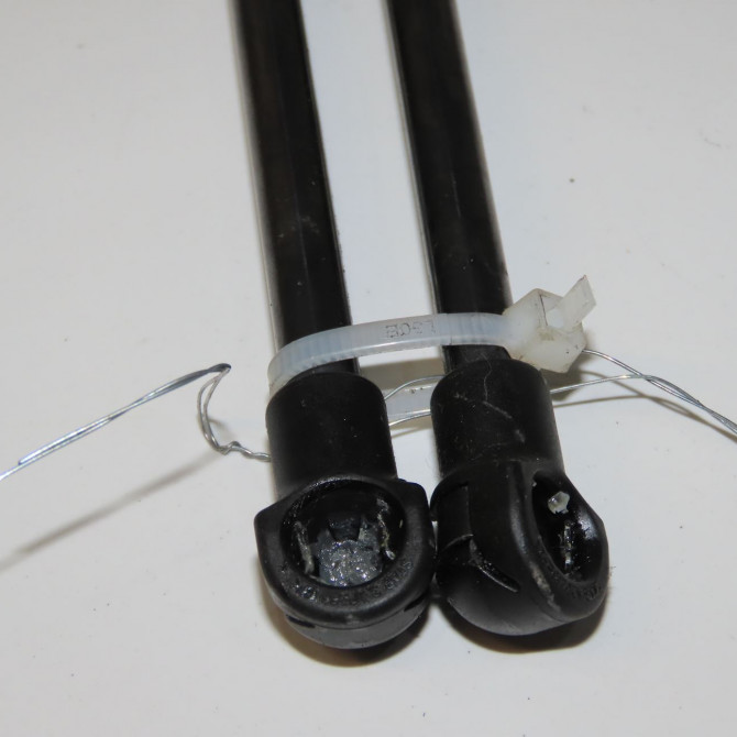 Verin droit hayon occasion RENAULT TWINGO II Phase 1 06-2007->11-2011 1.2i 60ch 3