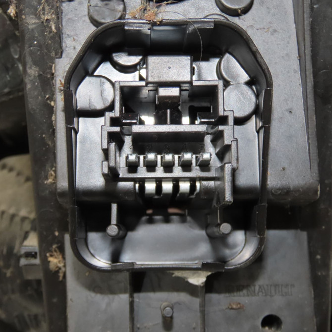 Feu arrière gauche occasion RENAULT TWINGO II Phase 1 06-2007->11-2011 1.2i 60ch 3