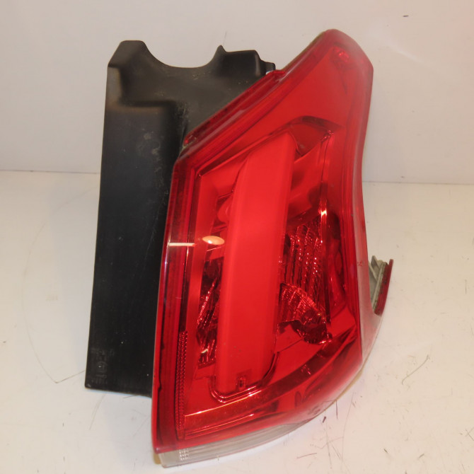 Feu arrière droit occasion PEUGEOT 2008 Phase 1 01-2013->... 1.2i PURETECH 110ch 9678074380 1