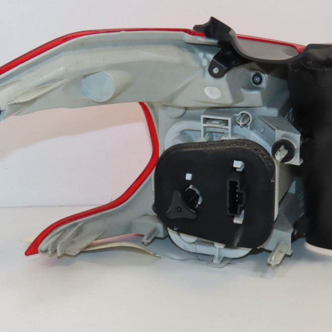 Feu arrière droit occasion PEUGEOT 2008 Phase 1 01-2013->... 1.2i PURETECH 110ch 9678074380 2