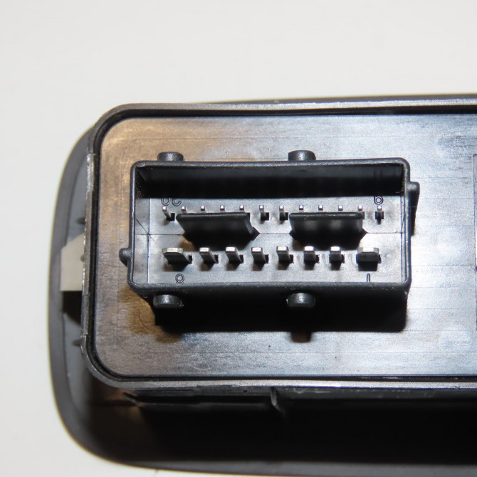 Commande lève-glace porte avant gauche occasion PEUGEOT 2008 Phase 1 01-2013->... 1.6 BlueHDI 100ch 96749624ZD 3