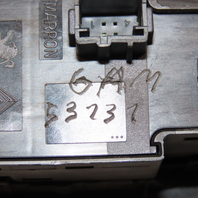 Commande lève-glace porte avant gauche occasion PEUGEOT 2008 Phase 1 01-2013->... 1.6 BlueHDI 100ch 96749624ZD 5