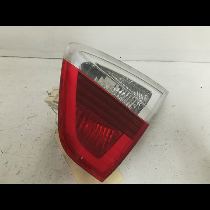 Feu arrière intérieur droit occasion B.M.W. SERIE 3 V Phase 1 03-2005->09-2008 318i 129ch 63216937460 1