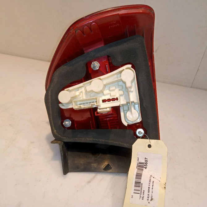 Feu arrière gauche occasion B.M.W. SERIE 3 V Phase 1 03-2005->09-2008 320d 177ch 63216937457 2