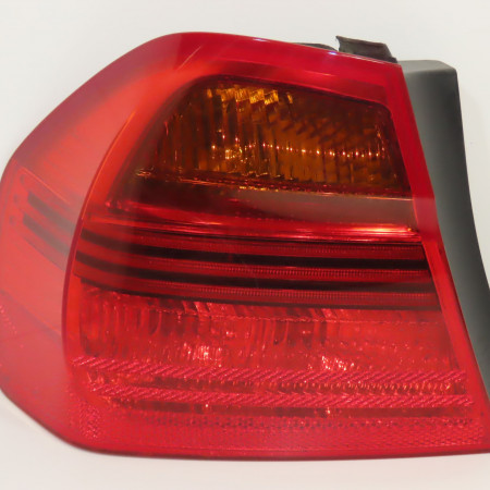 Feu arrière gauche occasion B.M.W. SERIE 3 V Phase 1 03-2005->09-2008 318D 122ch 63216937457