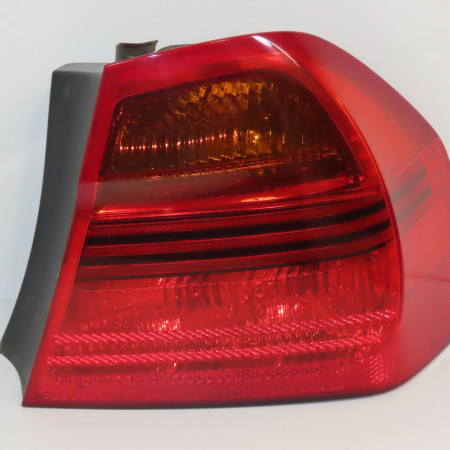 Feu arrière droit occasion B.M.W. SERIE 3 V Phase 1 03-2005->09-2008 318D 122ch 63216937458