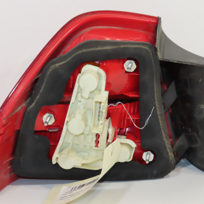 Feu arrière droit occasion B.M.W. SERIE 3 V Phase 1 03-2005->09-2008 318D 122ch 63216937458 2