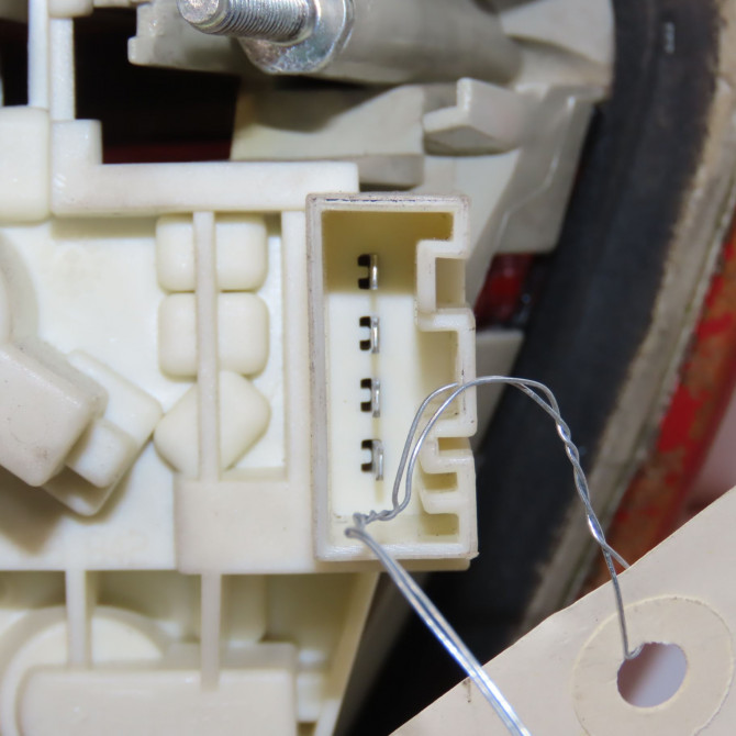 Feu arrière intérieur droit occasion B.M.W. SERIE 3 V Phase 1 03-2005->09-2008 318D 122ch 63216937460 3