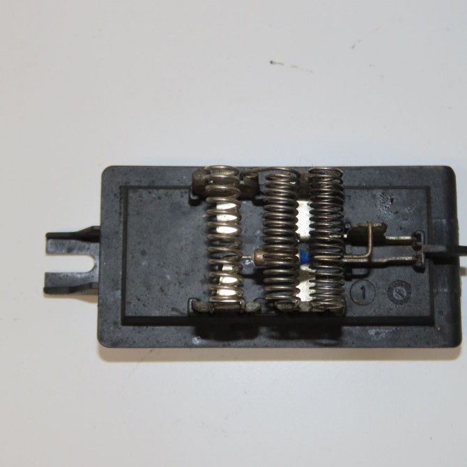 Resistance de chauffage occasion RENAULT TWINGO I Phase 1 04-1993->08-1998 1.2i 60ch 7701041221 1