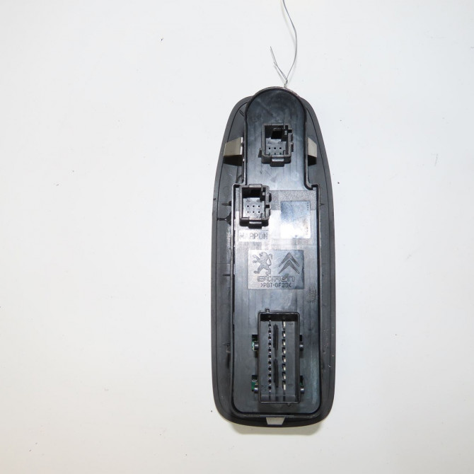 Commande lève-glace porte avant gauche occasion PEUGEOT 2008 Phase 1 01-2013->... 1.2i PURETECH 110ch 96749624ZD 2