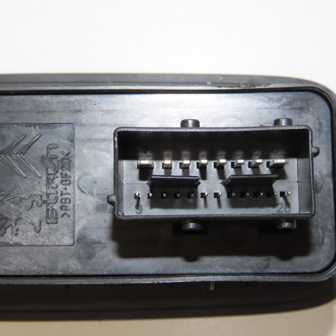 Commande lève-glace porte avant gauche occasion PEUGEOT 2008 Phase 1 01-2013->... 1.2i PURETECH 110ch 96749624ZD 3