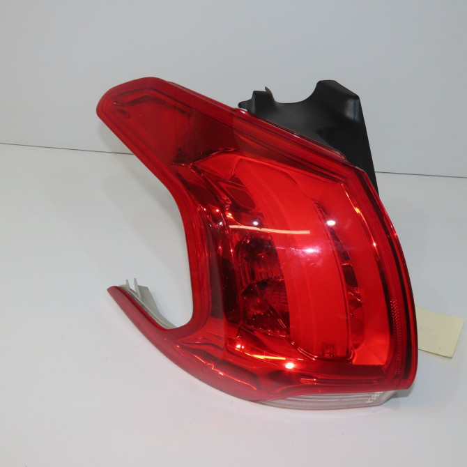 Feu arrière gauche occasion PEUGEOT 2008 Phase 1 01-2013->... 1.2i PURETECH 110ch 9678074280 1