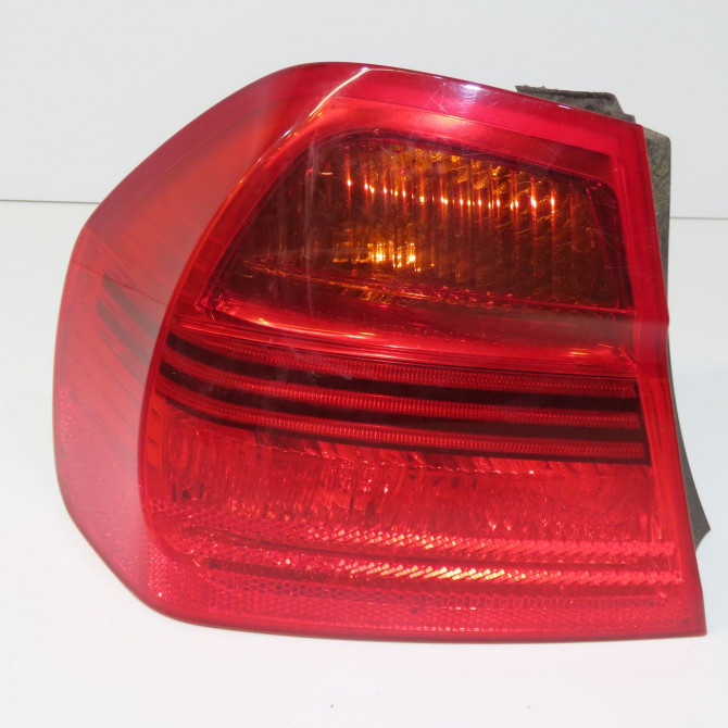 Feu arrière gauche occasion B.M.W. SERIE 3 III 63216937457 1