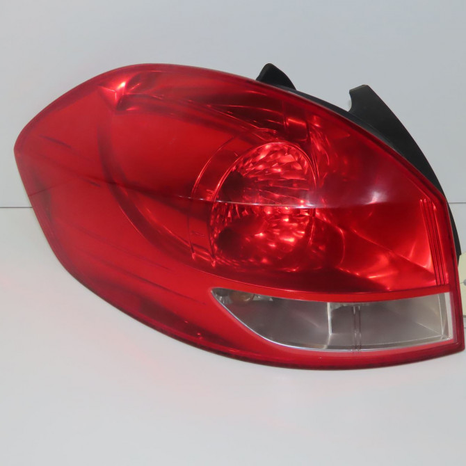 Feu arrière gauche occasion RENAULT CLIO III Phase 1 04-1995->04-1999 1.5 DCI 105ch 8200586843 1