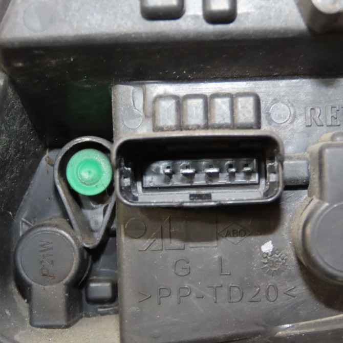 Feu arrière gauche occasion RENAULT CLIO III Phase 1 04-1995->04-1999 1.5 DCI 105ch 8200586843 3