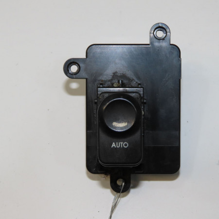 Commande lève-glace porte avant droite occasion HYUNDAI I 30 I Phase 2 07-2010->05-2012 1.6 CRDI 115ch 935752L011