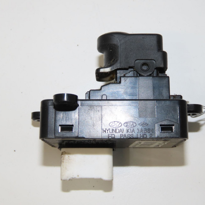 Commande lève-glace porte avant droite occasion HYUNDAI I 30 I Phase 2 07-2010->05-2012 1.6 CRDI 115ch 935752L011 3
