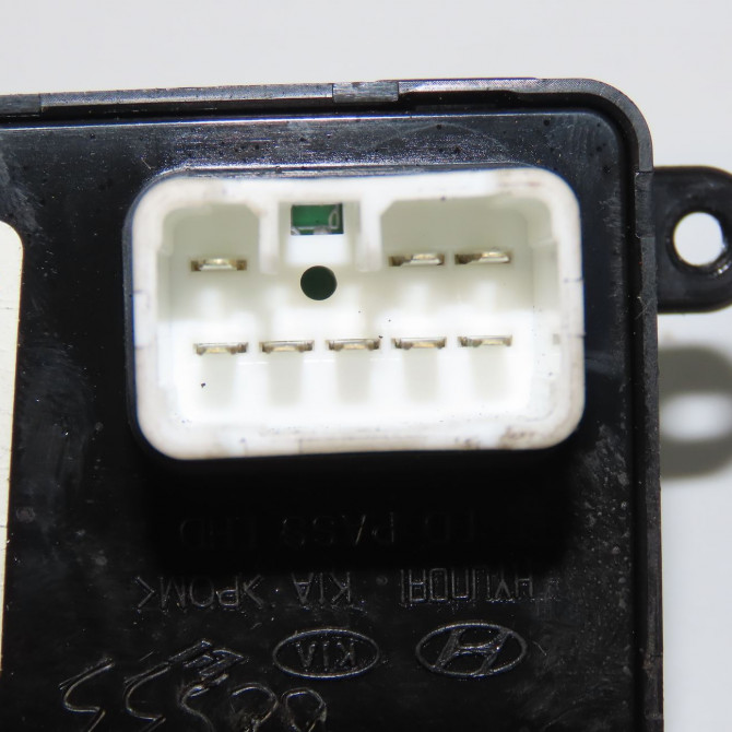 Commande lève-glace porte avant droite occasion HYUNDAI I 30 I Phase 2 07-2010->05-2012 1.6 CRDI 115ch 935752L011 5