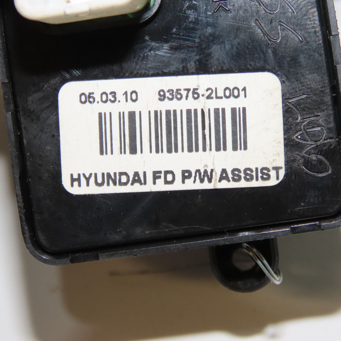 Commande lève-glace porte avant droite occasion HYUNDAI I 30 I Phase 2 07-2010->05-2012 1.6 CRDI 115ch 935752L011 6