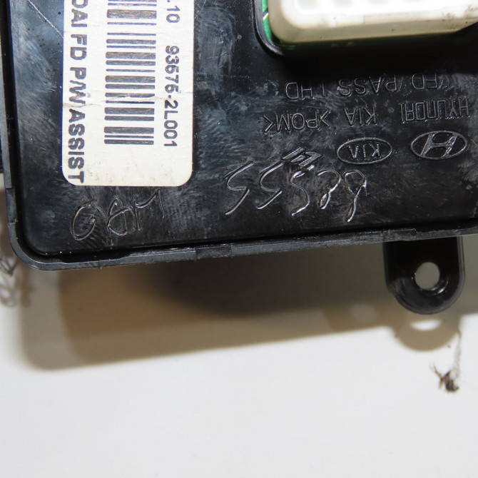 Commande lève-glace porte avant droite occasion HYUNDAI I 30 I Phase 2 07-2010->05-2012 1.6 CRDI 115ch 935752L011 7