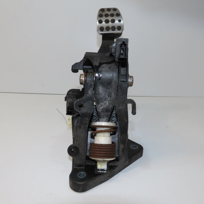 Pedale embrayage occasion MERCEDES CLASSE A III phase 2 06-2015->... A160 1.5 D 90ch 2462906001 3
