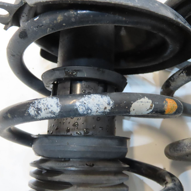 Amortisseur avant droit occasion VOLKSWAGEN POLO III Phase 2 11-1999->12-2001 1.4 6N0413031K 4