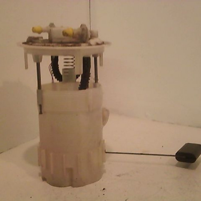 Pompe à carburant immergée occasion RENAULT MEGANE II Phase 1 09-2003->12-2005 8200288808 2