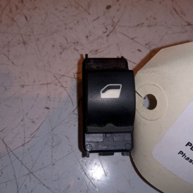 Commande lève-glace porte avant droite occasion PEUGEOT 3008 II Phase 1 04-1995->04-1999 1.5 BlueHDI 130ch 98044803ZD 1