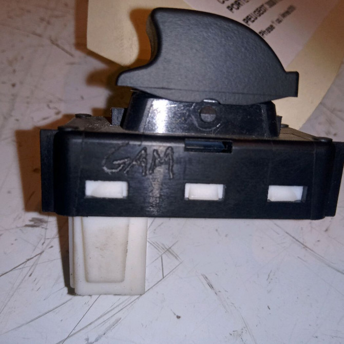Commande lève-glace porte avant droite occasion PEUGEOT 3008 II Phase 1 04-1995->04-1999 1.5 BlueHDI 130ch 98044803ZD 3