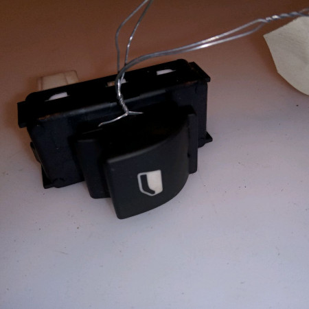 Commande leve-glace porte arrière droite occasion CITROEN DS3 98044803ZD