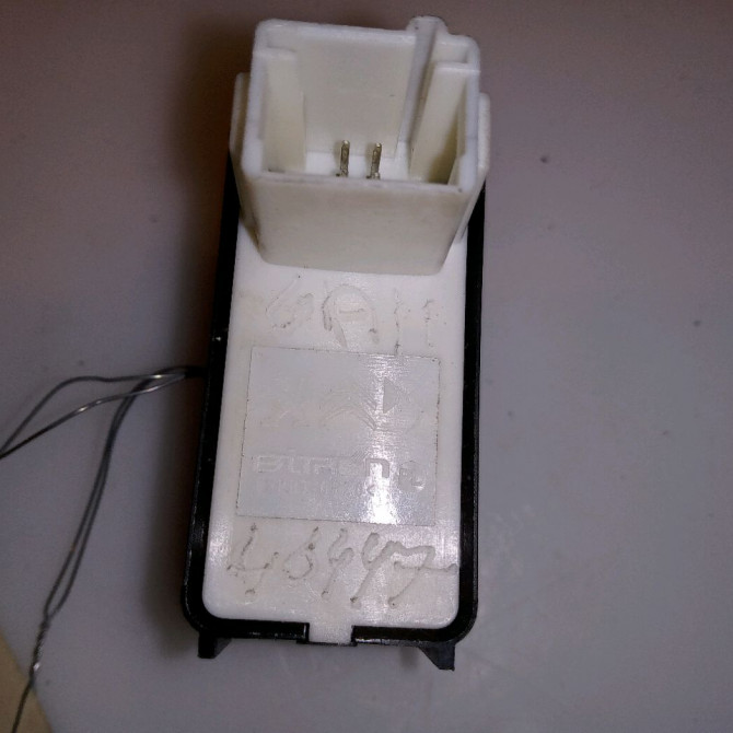 Commande leve-glace porte arrière droite occasion CITROEN DS3 98044803ZD 3