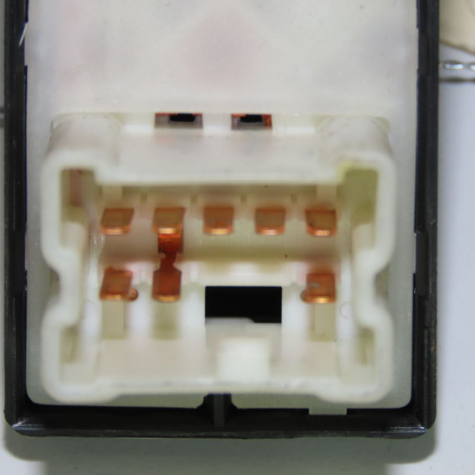 Commande lève-glace porte avant gauche occasion SUZUKI ALTO III Phase 1 01-2009->... 1.0i 37995M68K00000 3