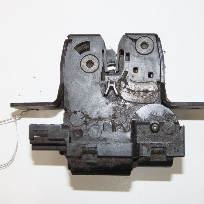 Serrure hayon occasion RENAULT CLIO III Phase 2 03-2009->12-2014 1.5 DCI 70ch 8200947699 2