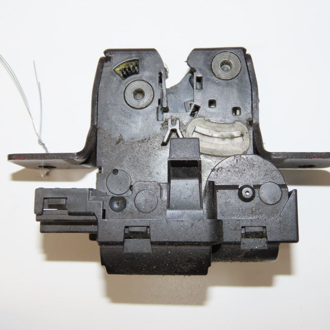 Serrure hayon occasion RENAULT CLIO III Phase 2 03-2009->12-2014 1.5 DCI 85ch 8200947699 2