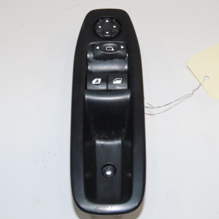 Commande lève-glace porte avant gauche occasion PEUGEOT 208 208 Phase 1 2012-03-01->2015-09-30 1.4 HDI 68ch 96758211ZD