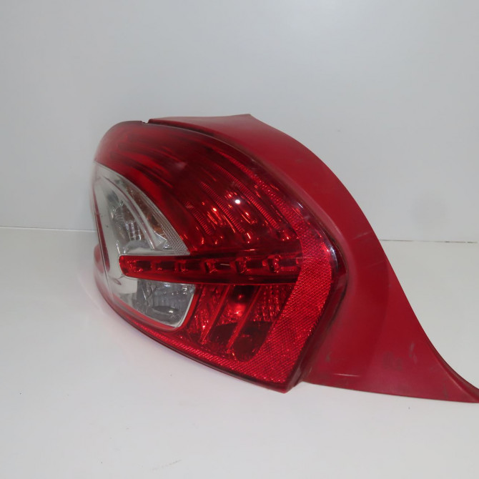 Feu arrière gauche occasion PEUGEOT 208 208 Phase 1 2012-03-01->2015-09-30 1.4 HDI 68ch 9672628280 1