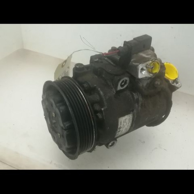 Compresseur air conditionne occasion VOLKSWAGEN POLO IV Phase 1 01-2002->05-2005 1.2 65ch 6R0820803F 1