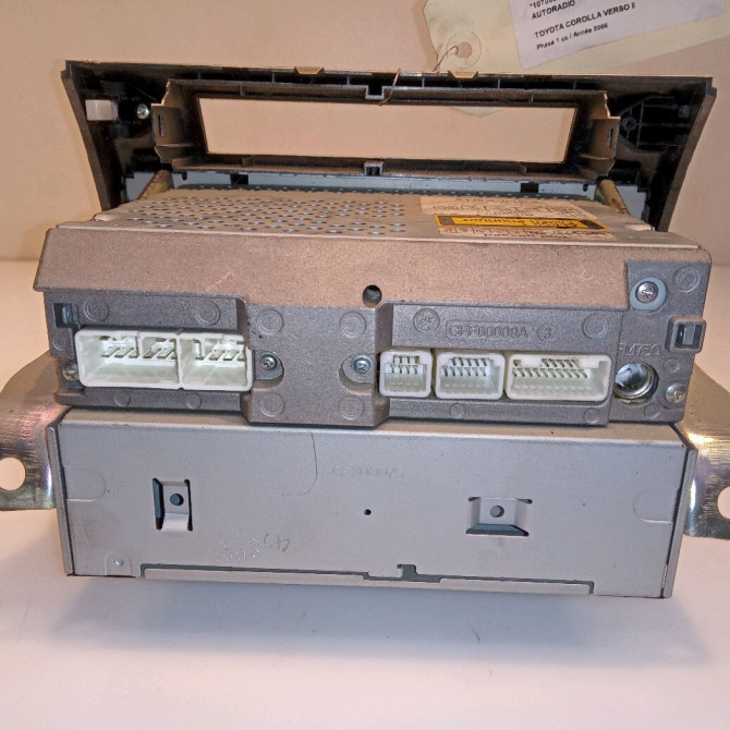 Autoradio occasion TOYOTA COROLLA VERSO II Phase 1 05-2004->06-2007 136 D-4D 861200F010 2