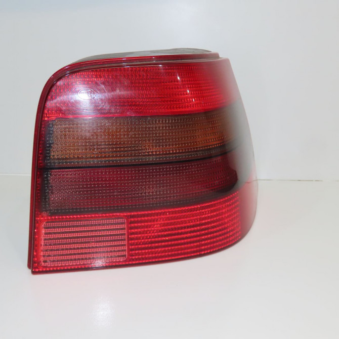Feu arrière droit occasion VOLKSWAGEN GOLF IV GOLF IV Phase 1 1998-01-01->2005-06-30 1.6 16v 1J6945096R 1
