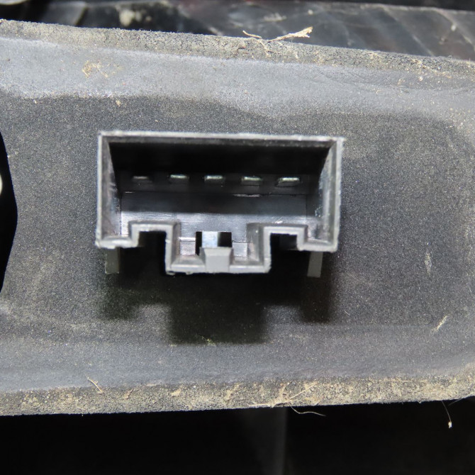 Feu arrière droit occasion FORD FIESTA V Phase 1 09-2002->10-2005 1.6i 100ch 1324563 4