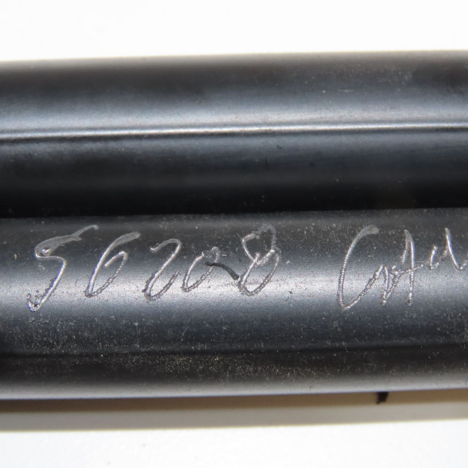 Verin droit hayon occasion TOYOTA COROLLA VERSO II Phase 1 05-2004->06-2007 115 D-4D 689500F012 4