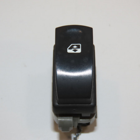 Commande lève-glace porte avant droite occasion RENAULT CLIO III Phase 1 09-2005->03-2009 1.5 DCI 70ch 8200108266
