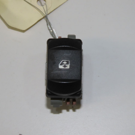 Commande lève-glace porte avant droite occasion  8200108266