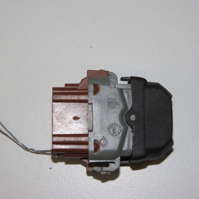 Commande lève-glace porte avant droite occasion  8200108266 2