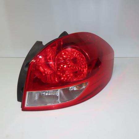 <span class="tt">Feu arrière droit occasion  </span><span class="designation"> </span>