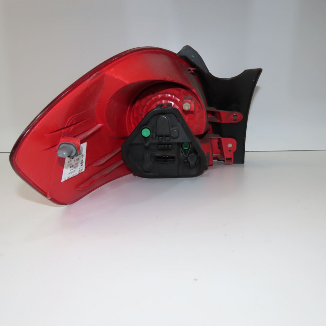 Feu arrière droit occasion  8200586844 2